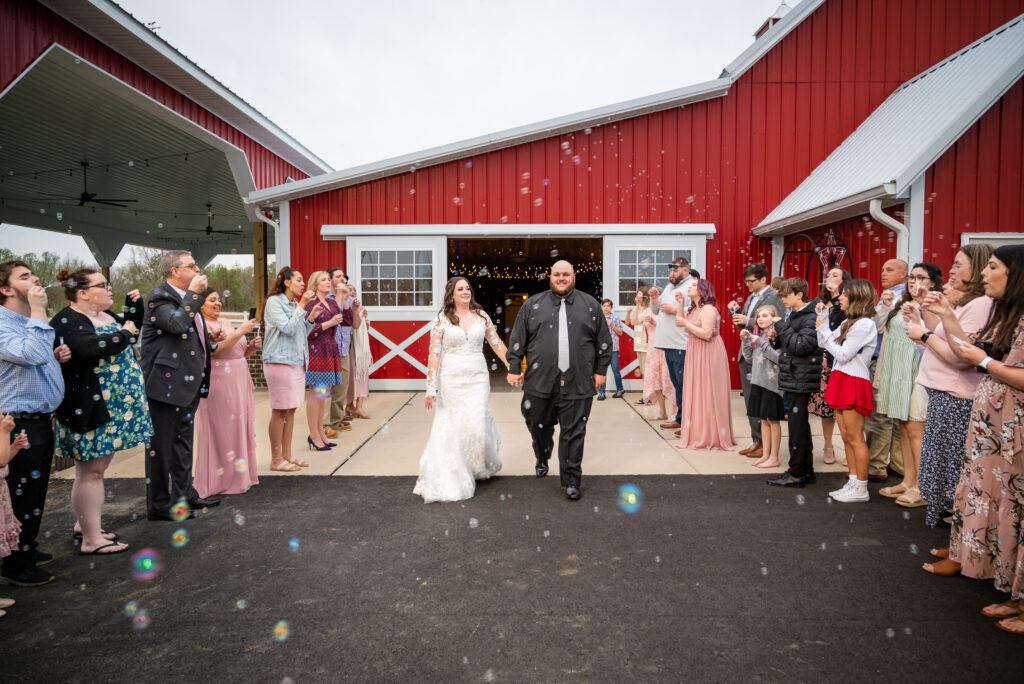 Weddin Day TImeline - Bride & Groom - Grand Exit - Bubbles @the belmont farm @jmpsomd
