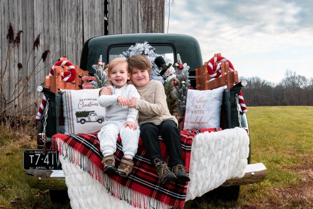 Christmas Truck Mini Session - Clements Maryland - © Jennifer Mummert Photography